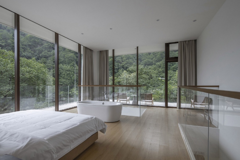 LONE M HOTEL QINLING Studio Qi