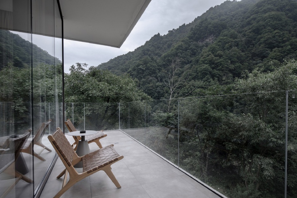 LONE M HOTEL QINLING Studio Qi