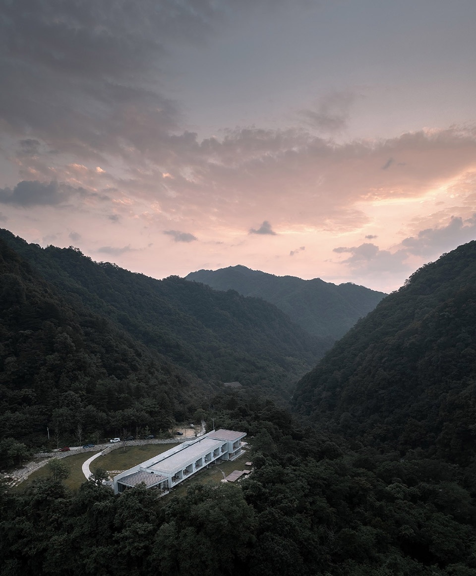 LONE M HOTEL QINLING Studio Qi