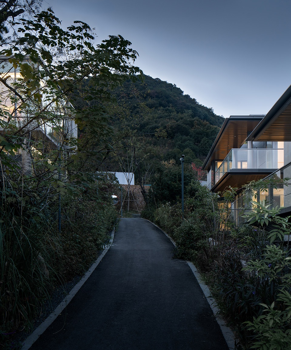 J Lalli Valley Villa gad