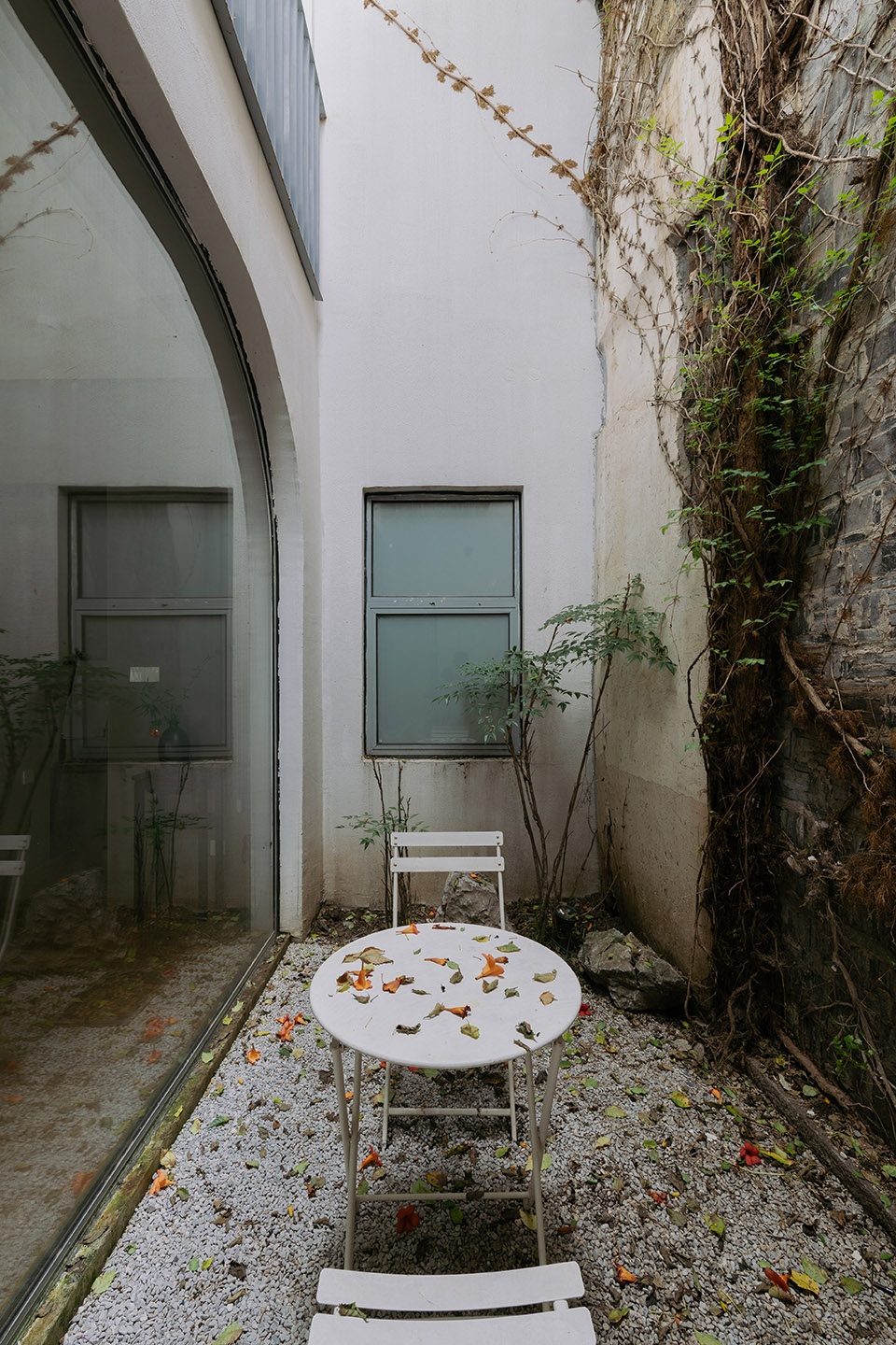 Between Ten Pieces Atelier LAI