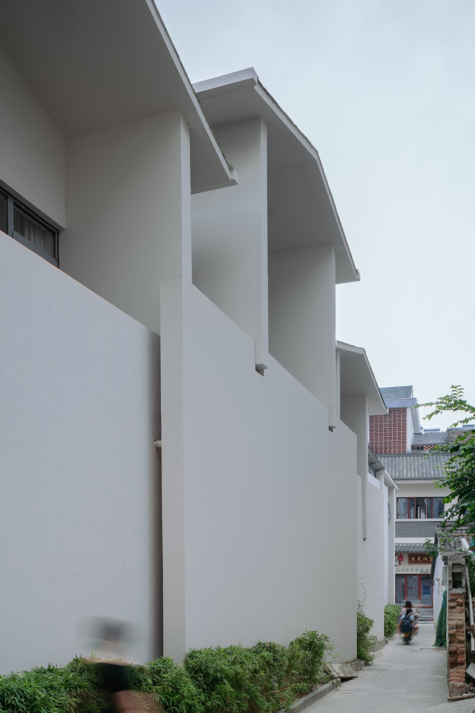 Between Ten Pieces Atelier LAI