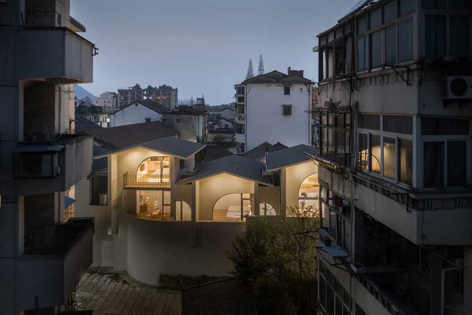 Between Ten Pieces Atelier LAI