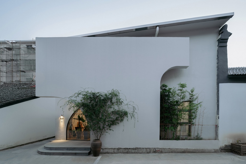 Between Ten Pieces Atelier LAI