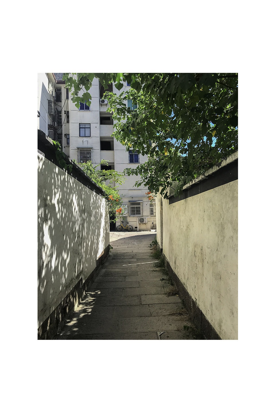 a Between Ten Pieces Atelier LAI