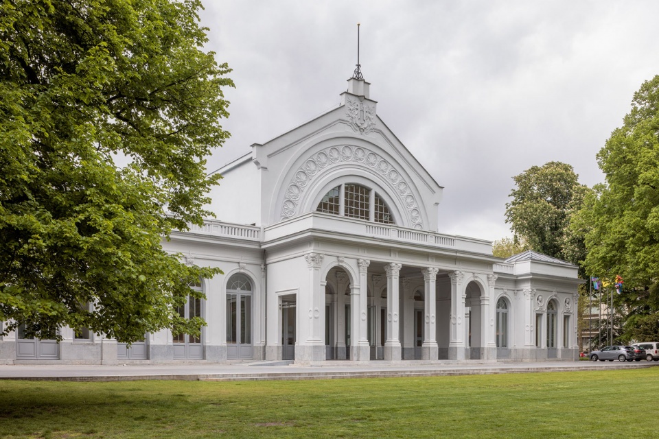 transformation de harmonie antwerp by atelier kempe thill
