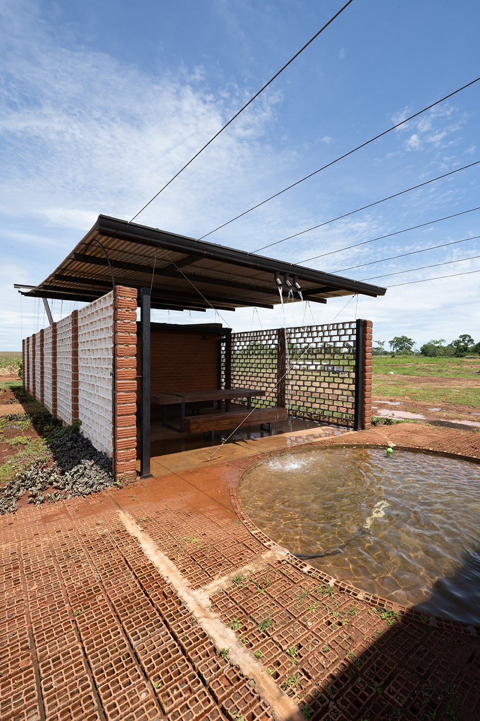 oficinas nordeste curuguaty by minimo comun arquitectura