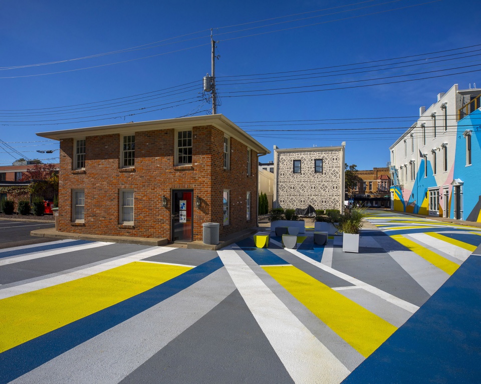 6th street arts alley by laa office