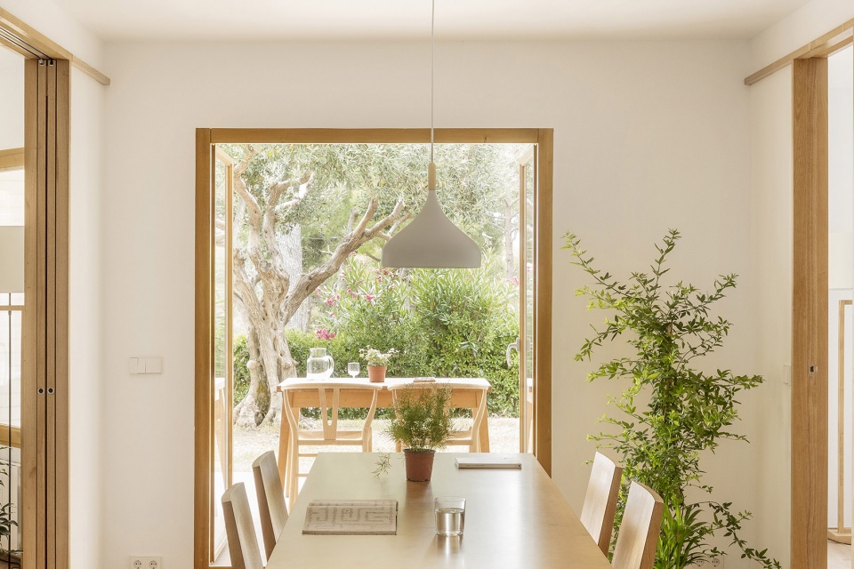 Costa Brava House by Roman Izquierdo Bouldstridge
