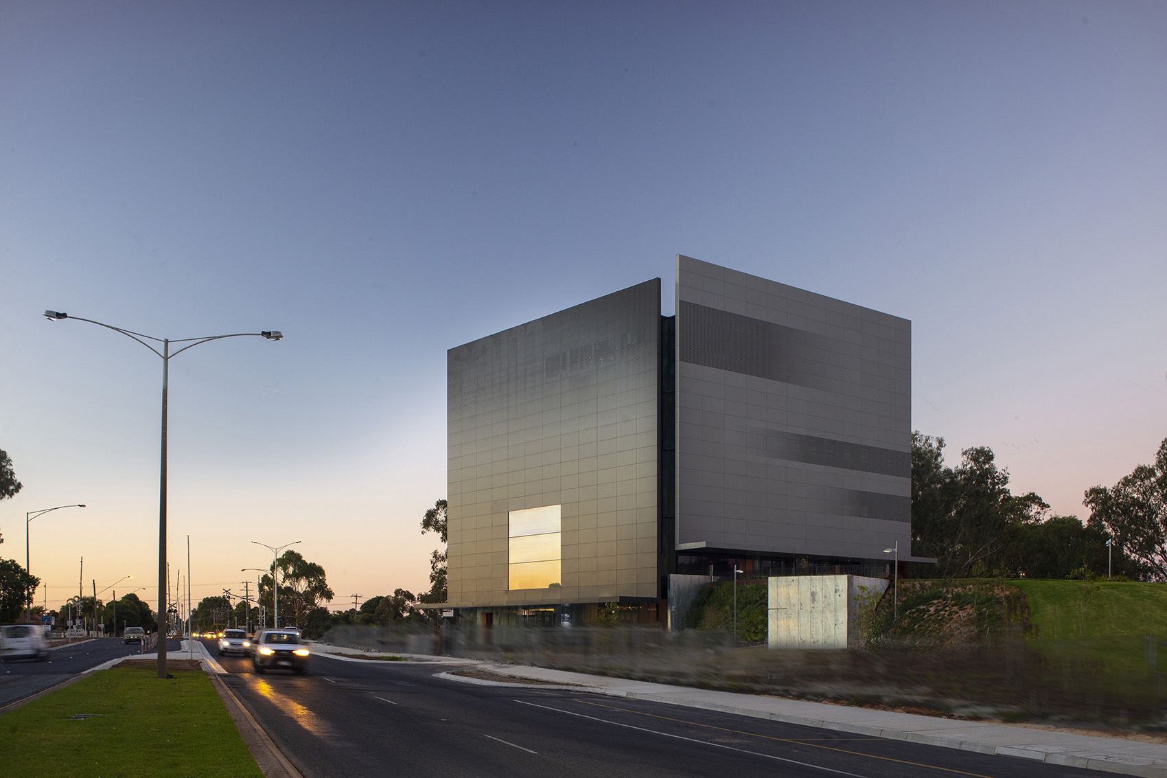 shepparton art museum by denton corker marshall