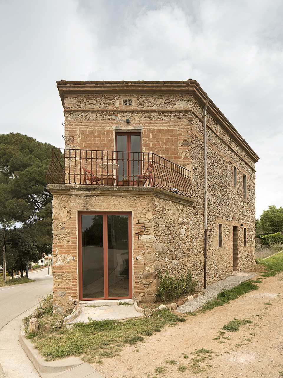 rural house in santa eulalia by neuronalab 1