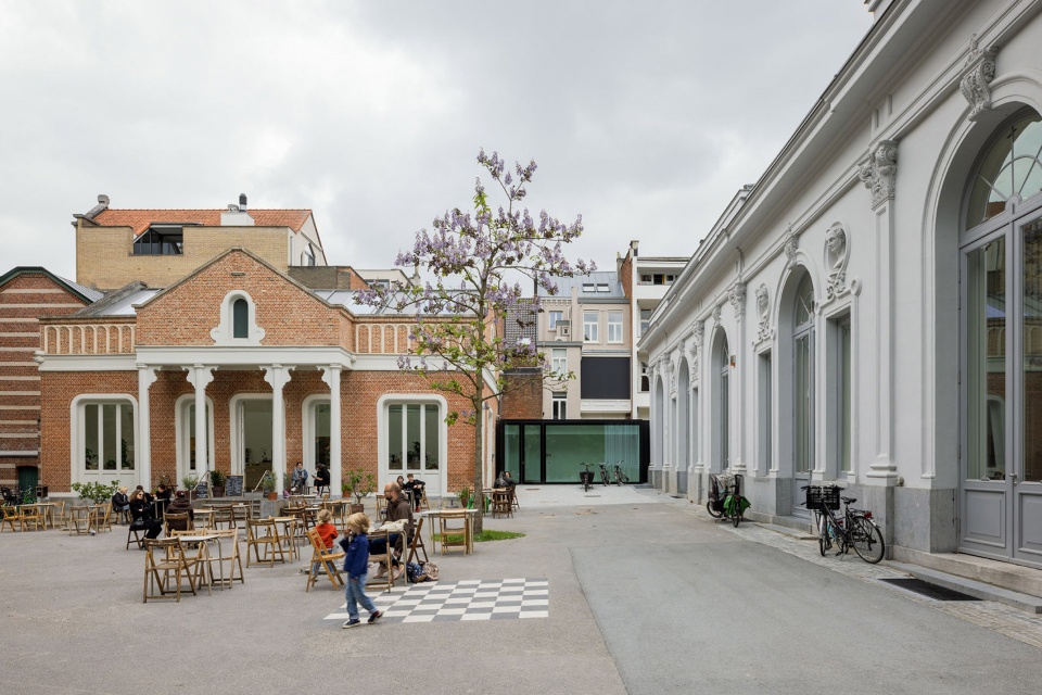 transformation de harmonie antwerp by atelier kempe thill