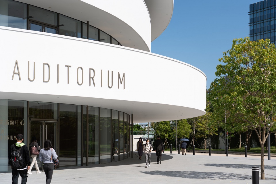 shaw auditorium hkust by henning larsen