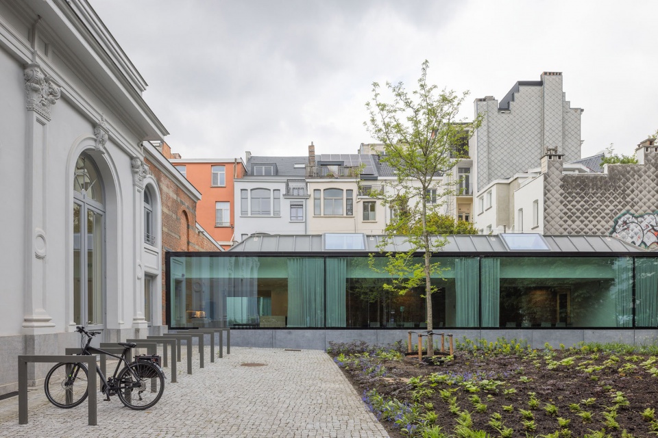 transformation de harmonie antwerp by atelier kempe thill