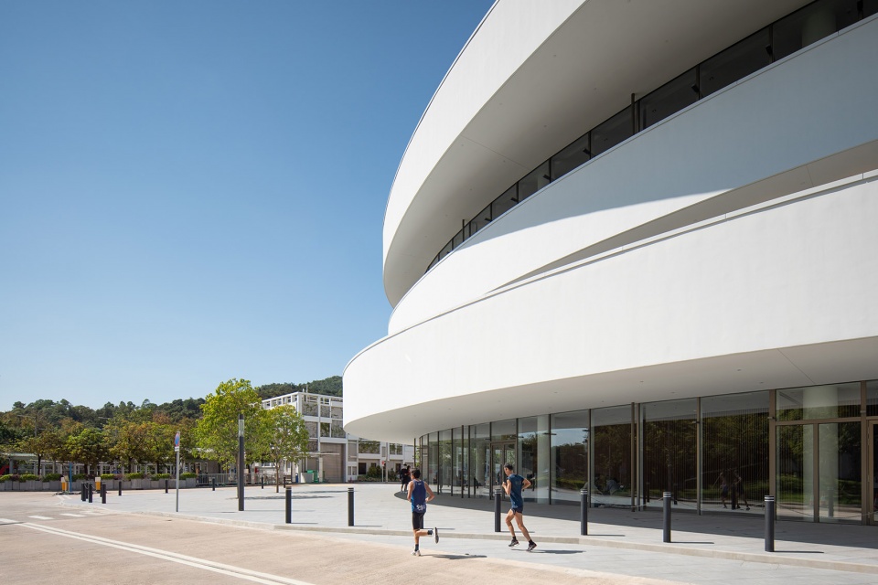 shaw auditorium hkust by henning larsen