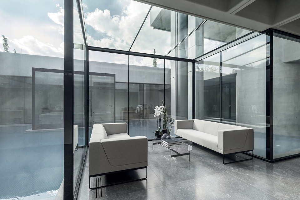office building in attica by georges batzios architects
