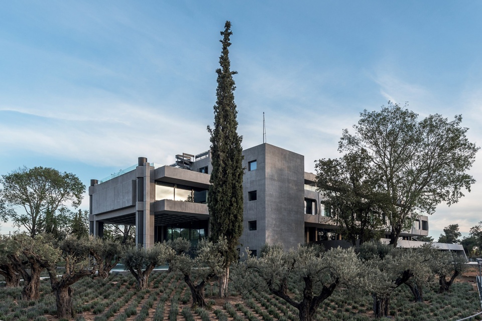office building in attica by georges batzios architects