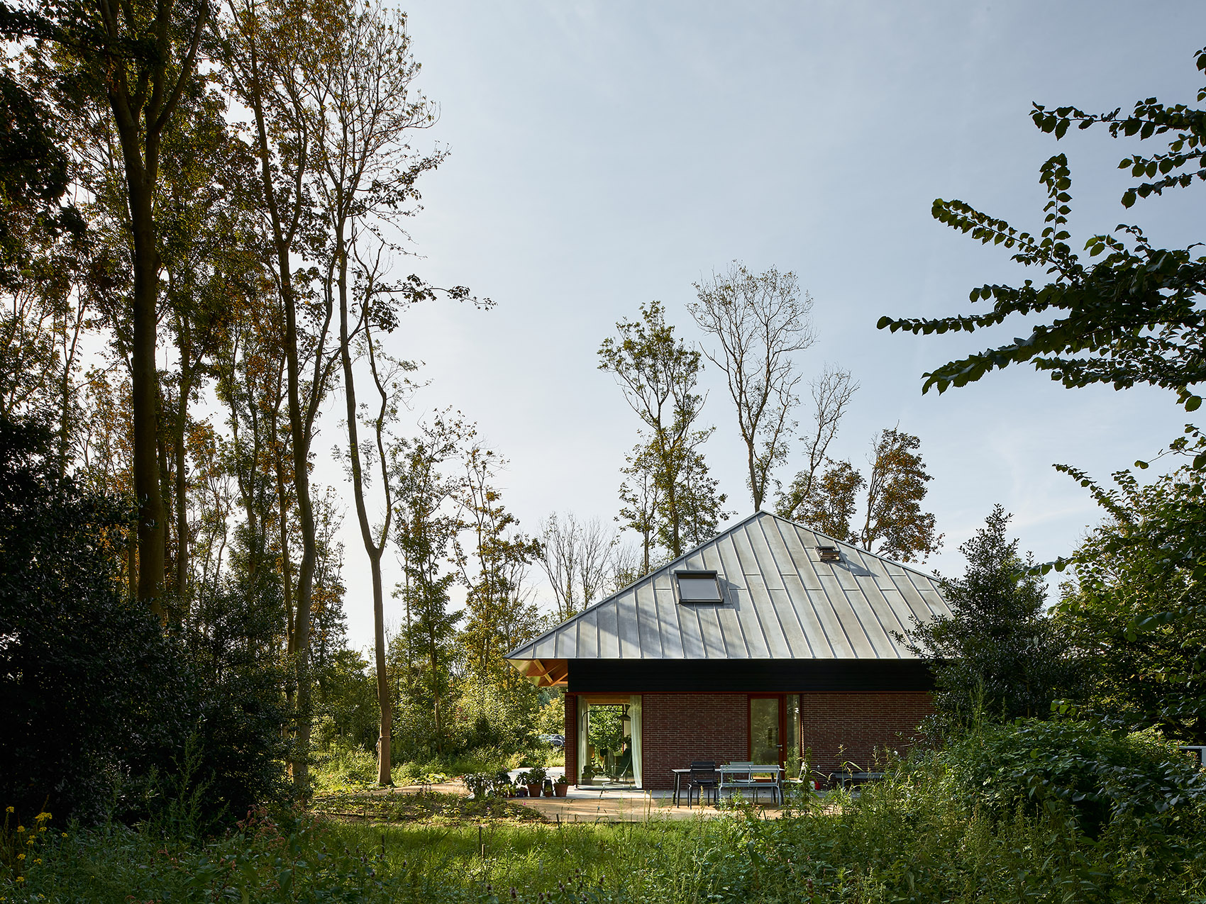bosvilla noordwijk netherlands by kevin veenhuizen architects