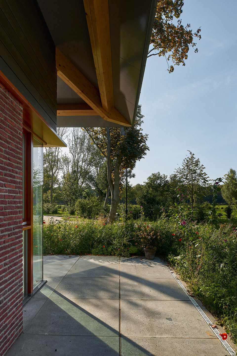 bosvilla noordwijk netherlands by kevin veenhuizen architects