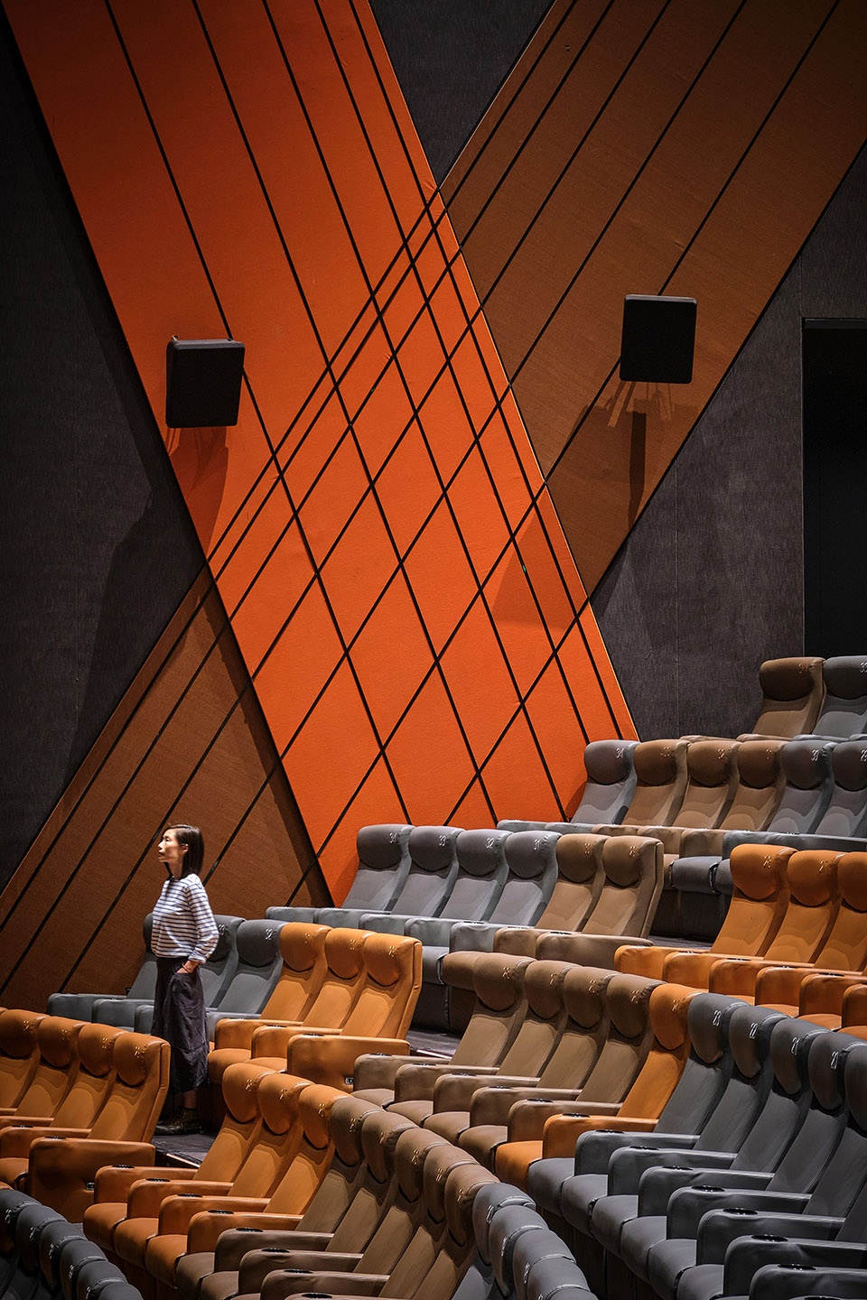 jinyi cinemashenzhen by one plus partnership
