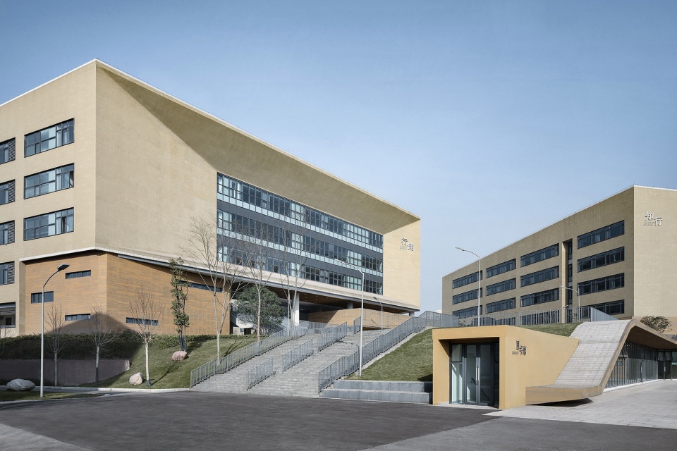 Liangjiang Campus of the High School Affiliated to Southwest University gad