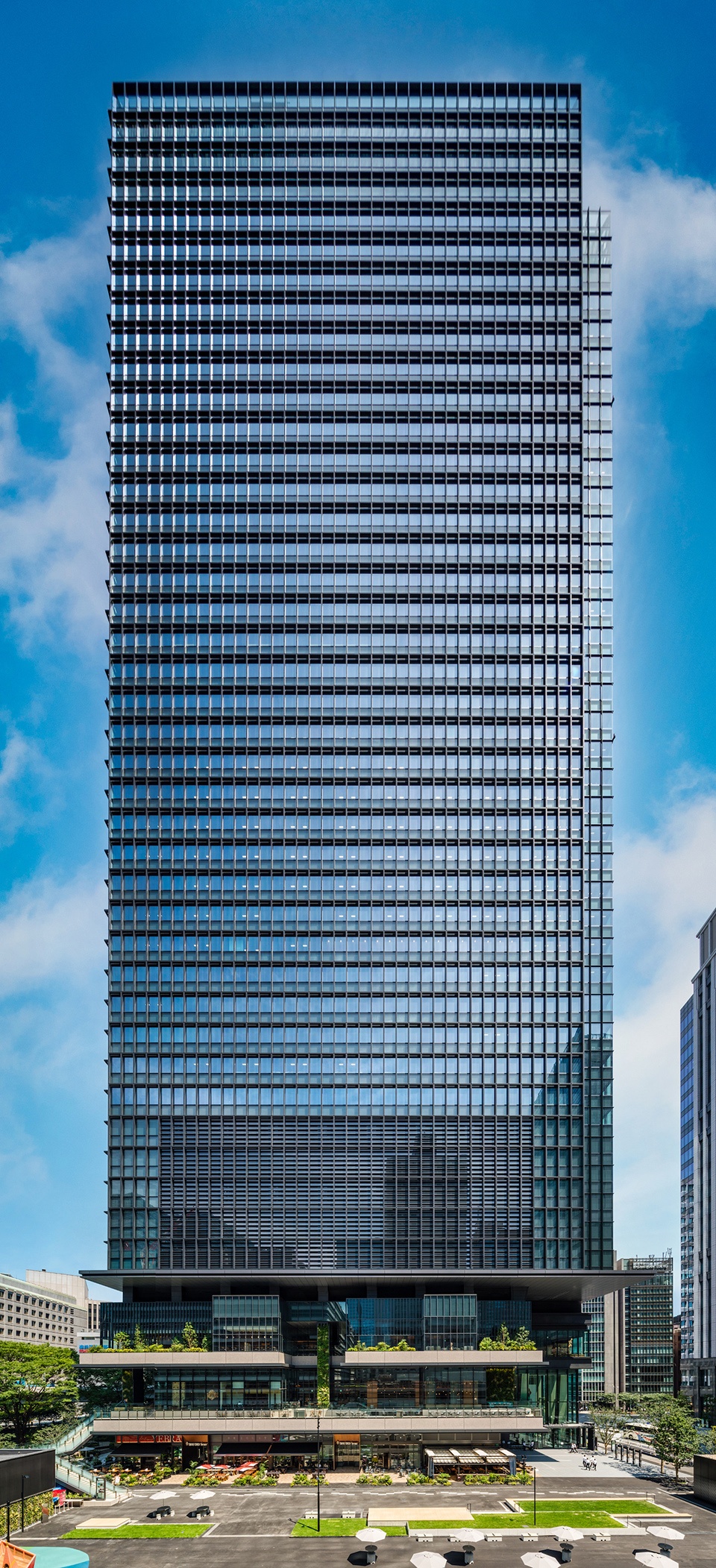 tokyo torch tokiwabashi tower by mitsubishi jisho sekkei inc