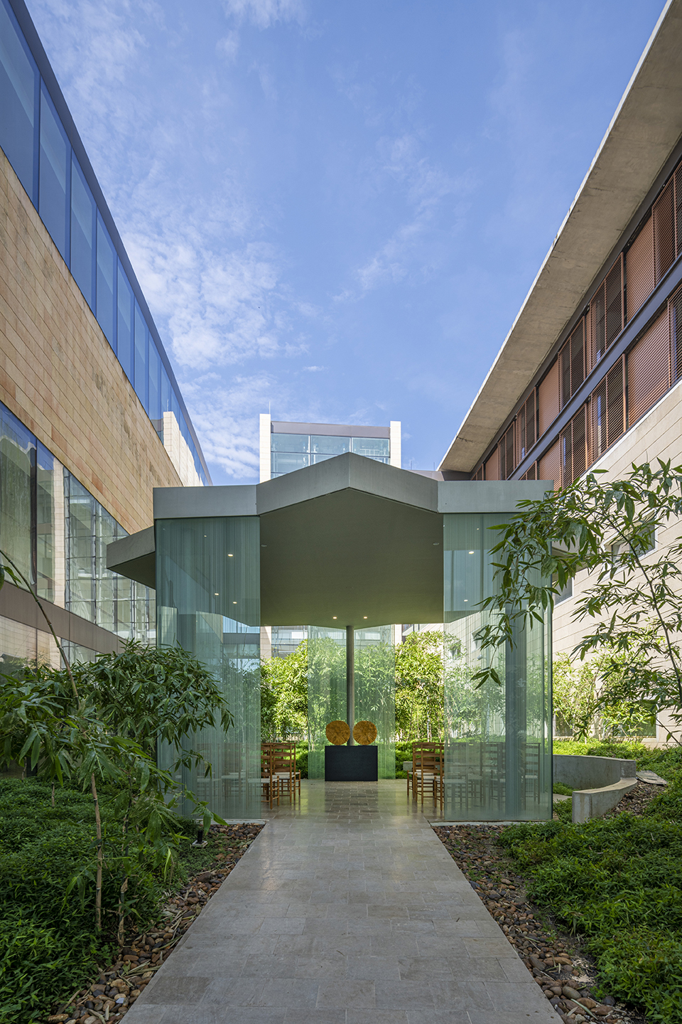 centro hospitalario serena del mar chsm by safdie architects