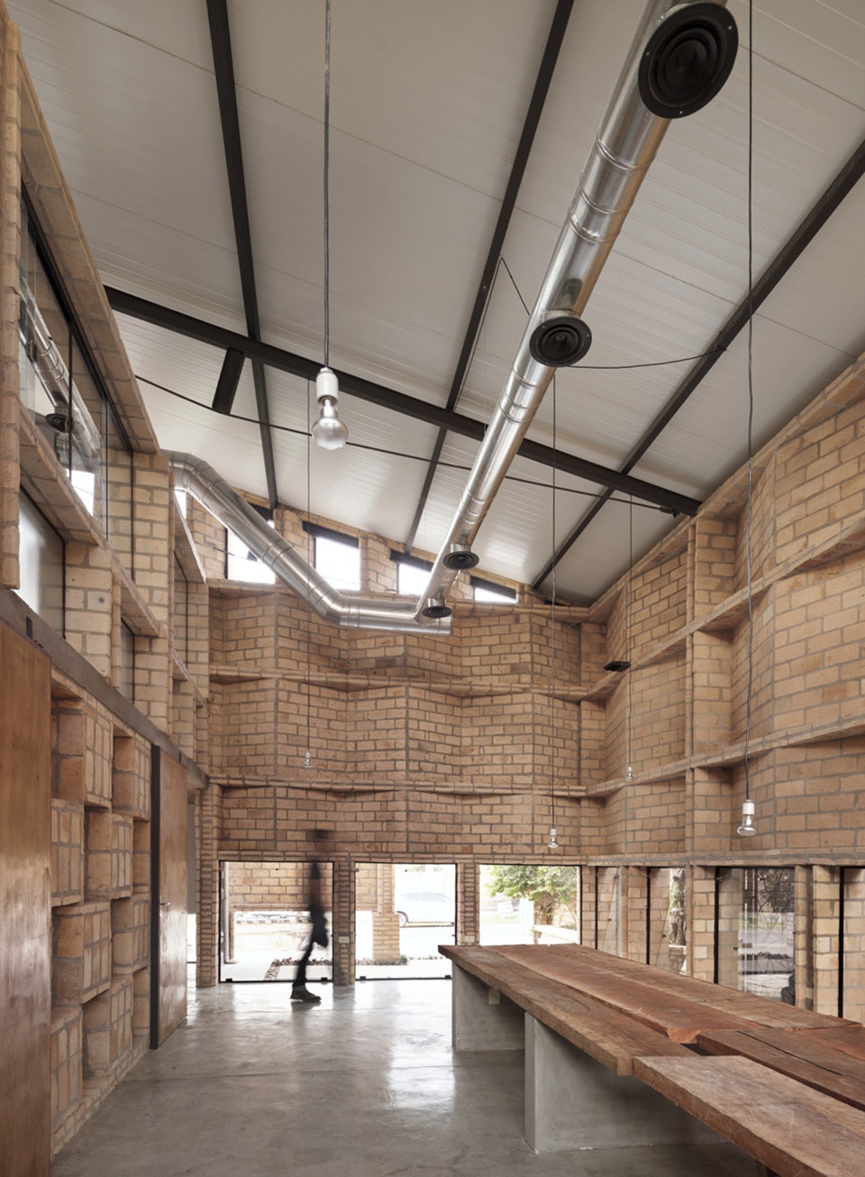 Nordeste Office by Mínimo Común Arquitectura