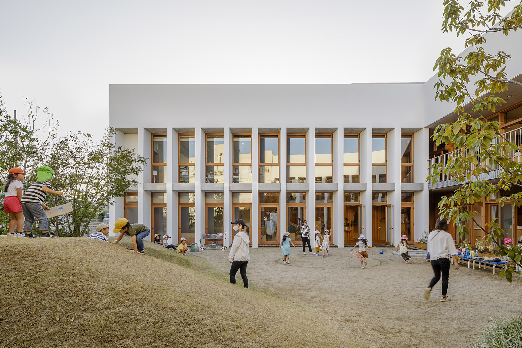 KARAZUKA BUKKOU NURSERY SCHOOL by NEW OFFICE