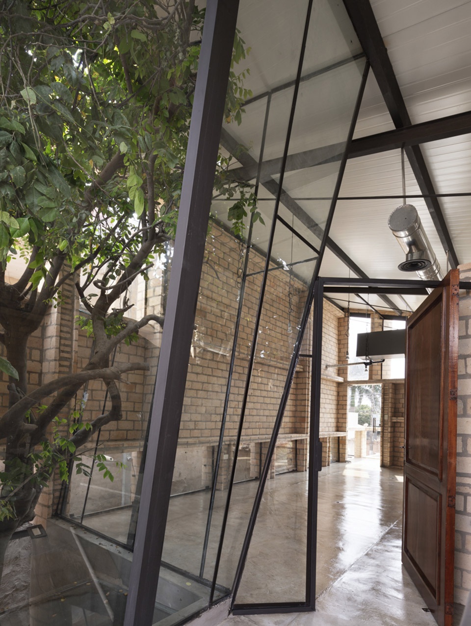 Nordeste Office by Mínimo Común Arquitectura
