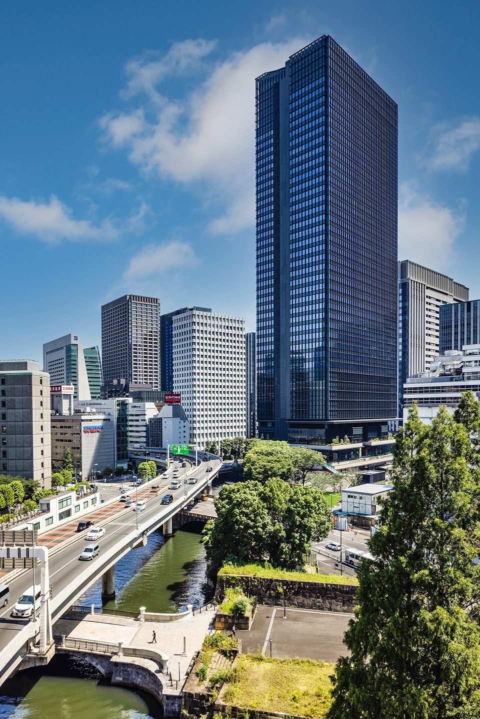 tokyo torch tokiwabashi tower by mitsubishi jisho sekkei inc