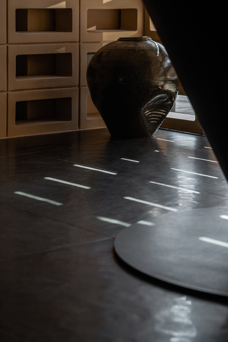 FLOWING LIGHT SHADOW by Fuzhou Lingzhu Design