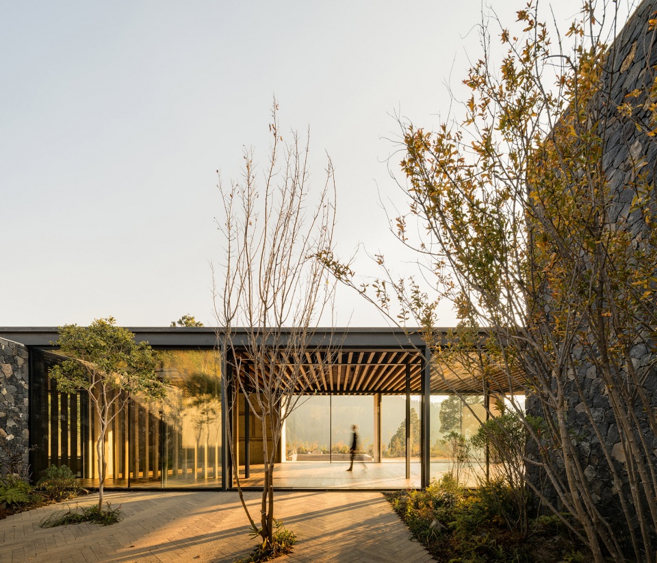 Hill House Manuel Cervantes Céspedes