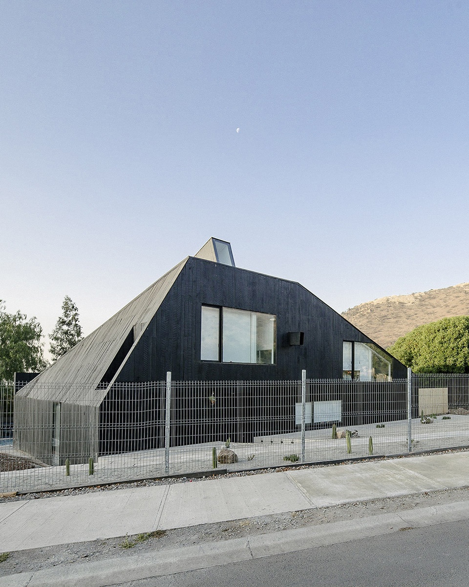 Orqe House by Ivan Bravo Architects