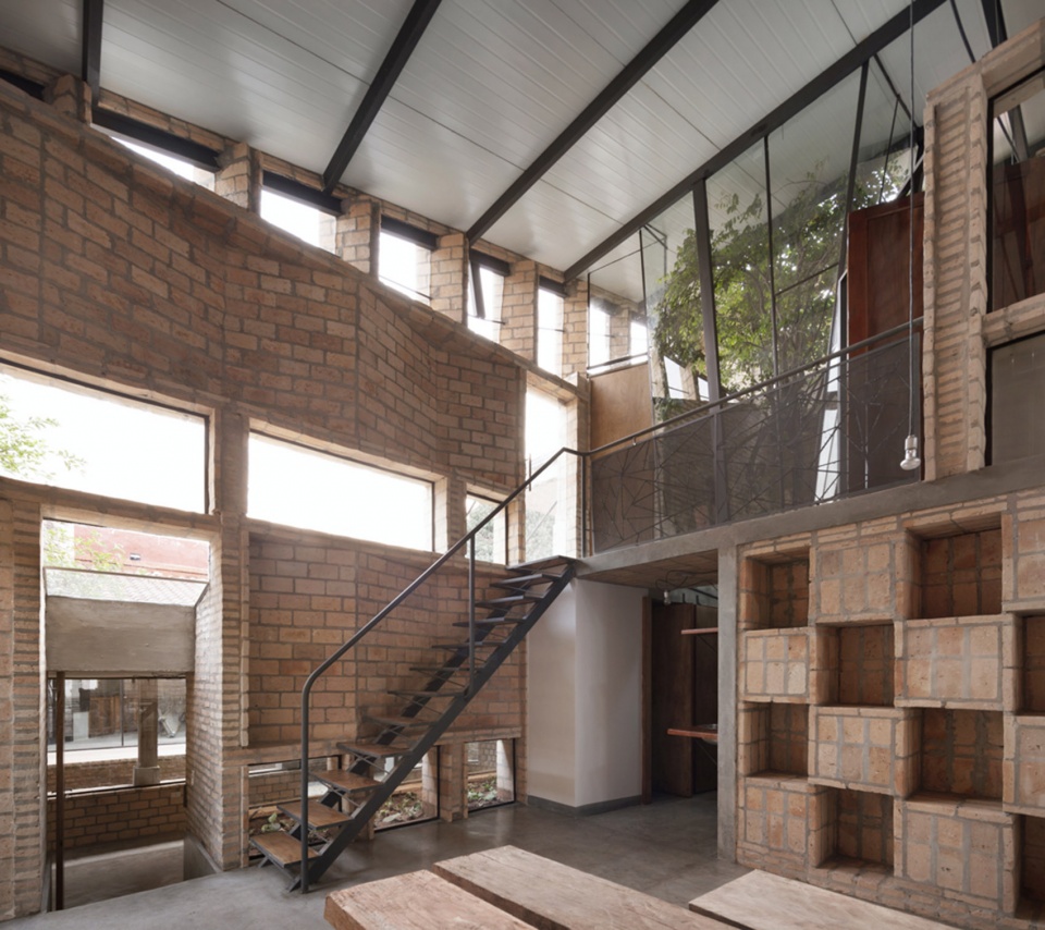 Nordeste Office by Mínimo Común Arquitectura