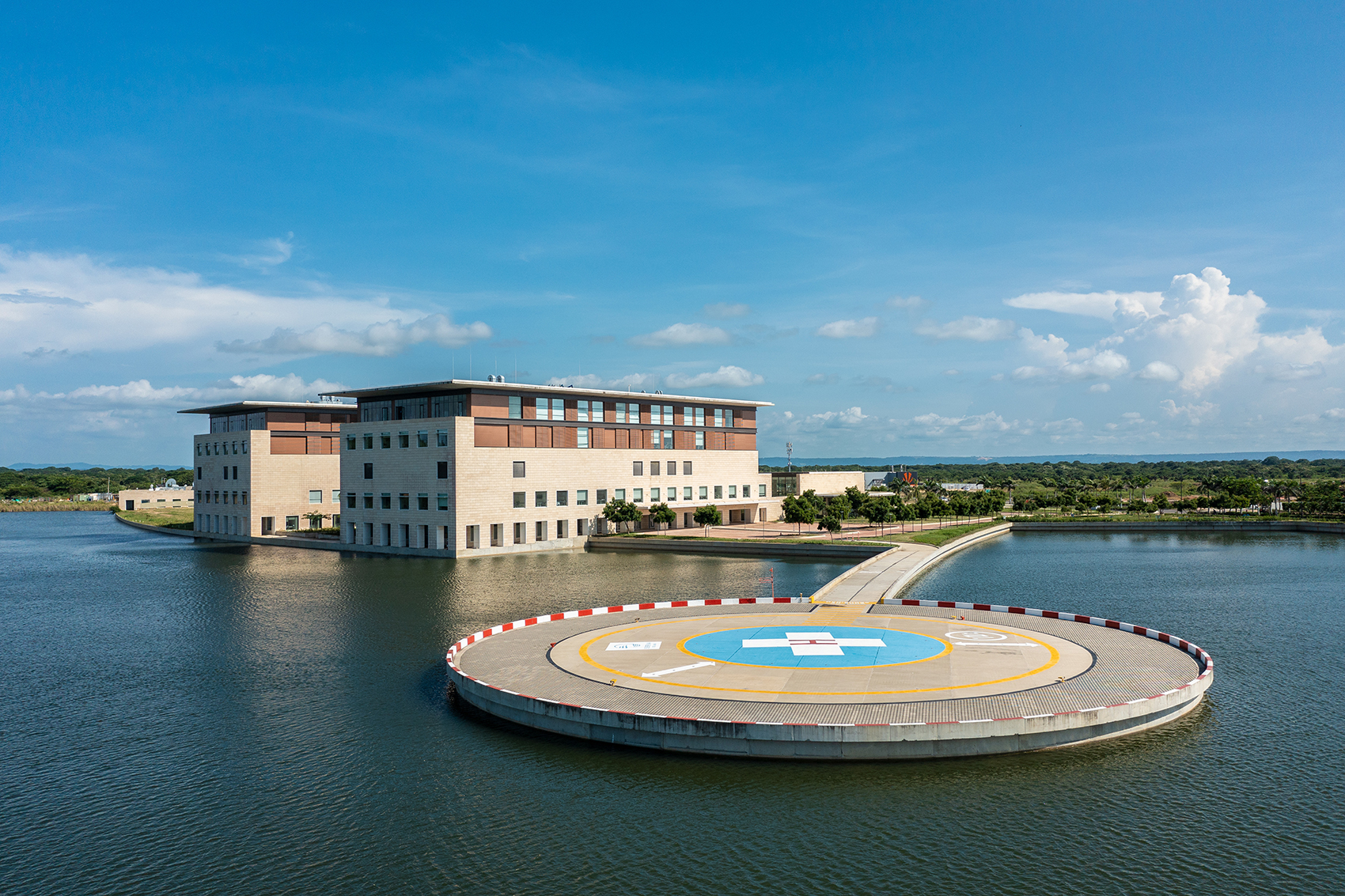 centro hospitalario serena del mar chsm by safdie architects