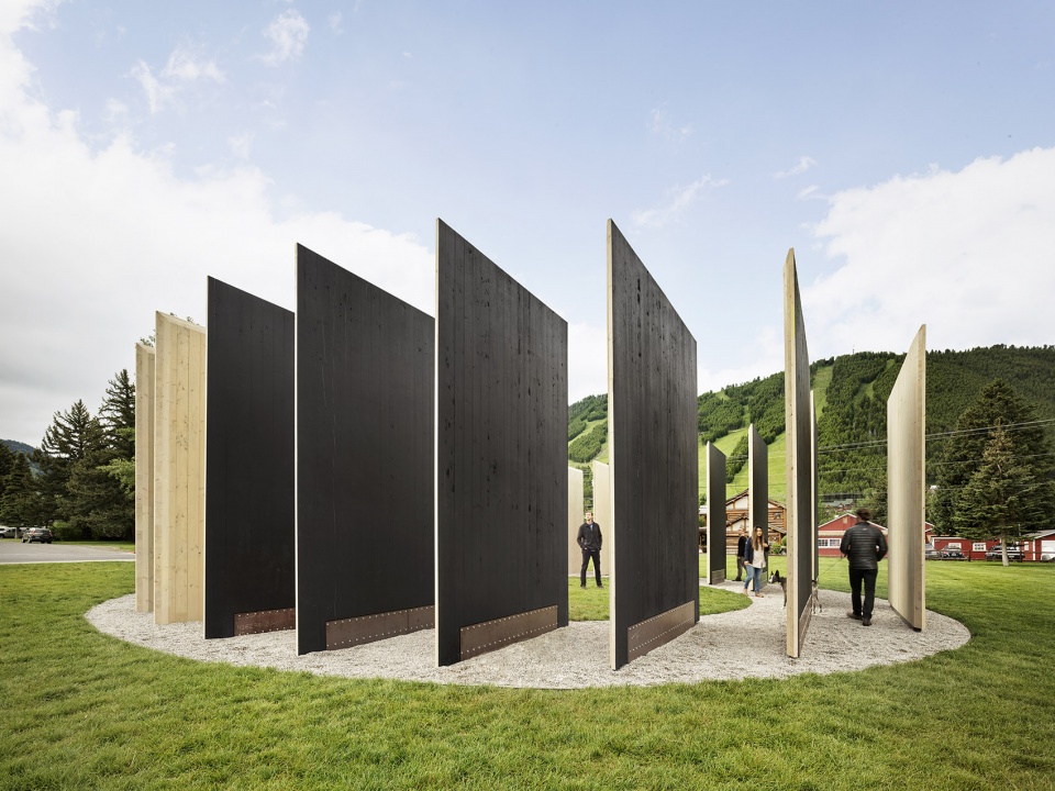 Town Enclosure by CLB Architects