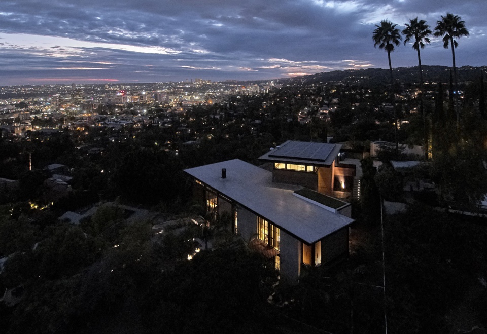 Hollywood Hills House by Mutuus Studio