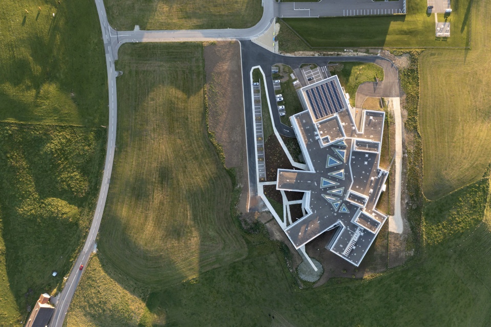 new manufacture de haute horlogerie audemars piguet in les saignoles by kunik de morsier architectes