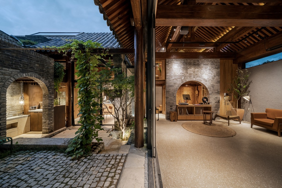 shiyuan by days in yard workshop