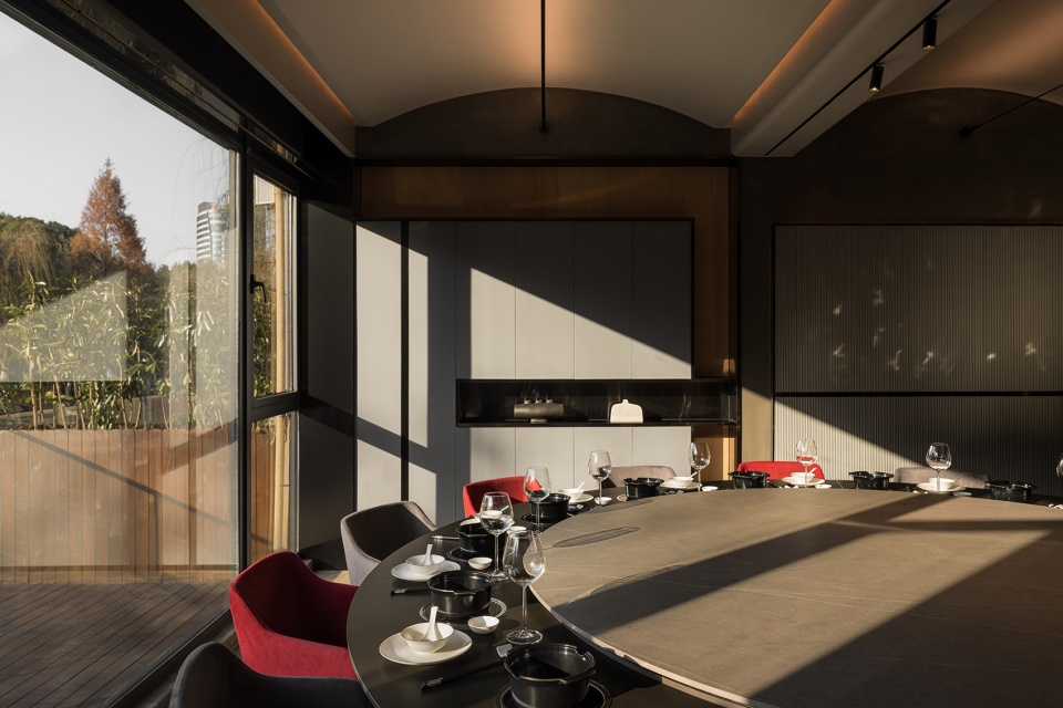 Mingyue Seafood Restaurant Zhejiang by Xiangdie Design