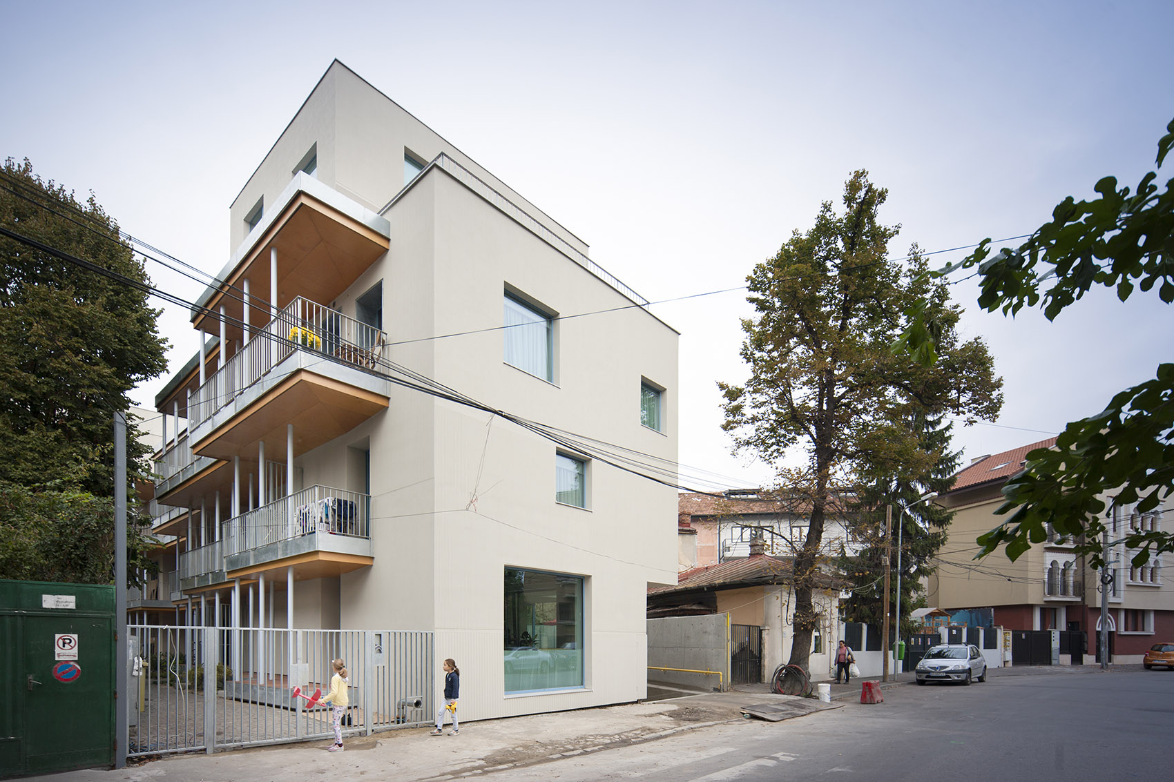 urban spaces 2 mumuleanu 14 apartment building romania by adnba