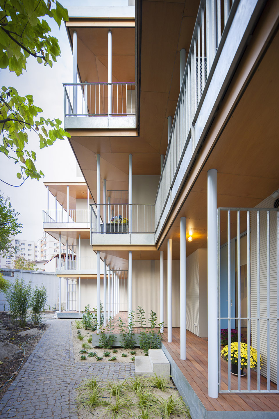 urban spaces 2 mumuleanu 14 apartment building romania by adnba
