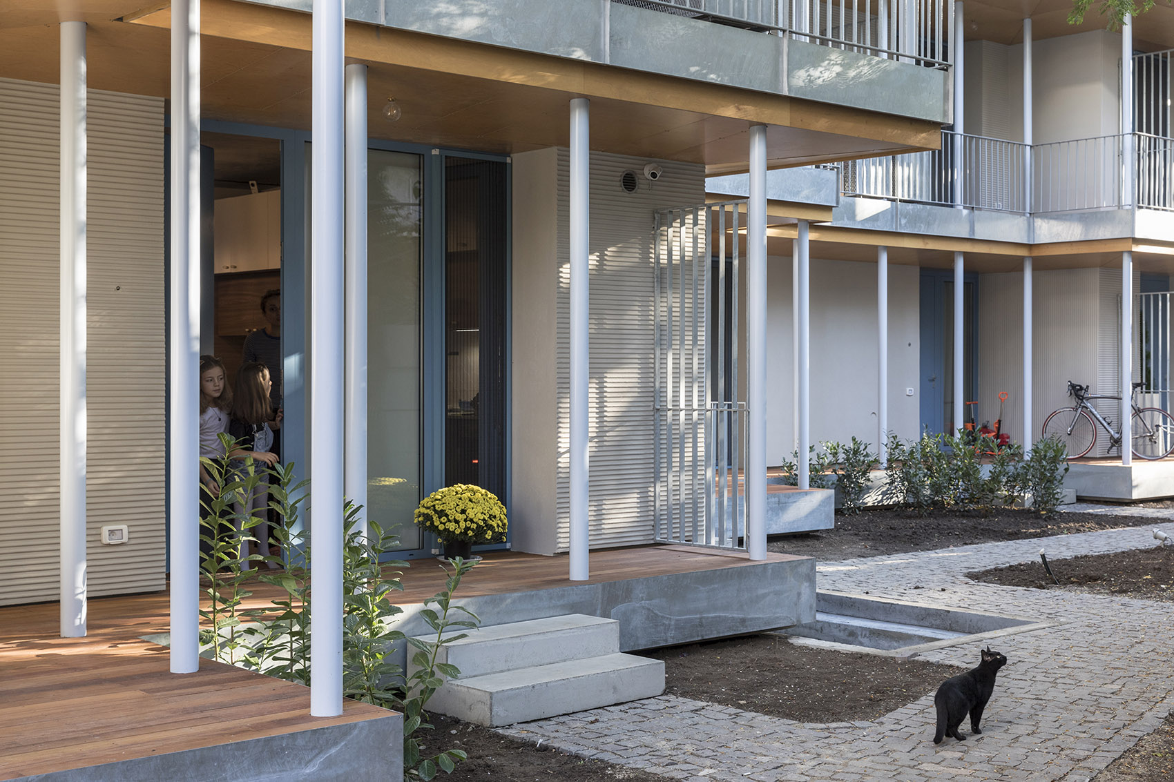 urban spaces 2 mumuleanu 14 apartment building romania by adnba