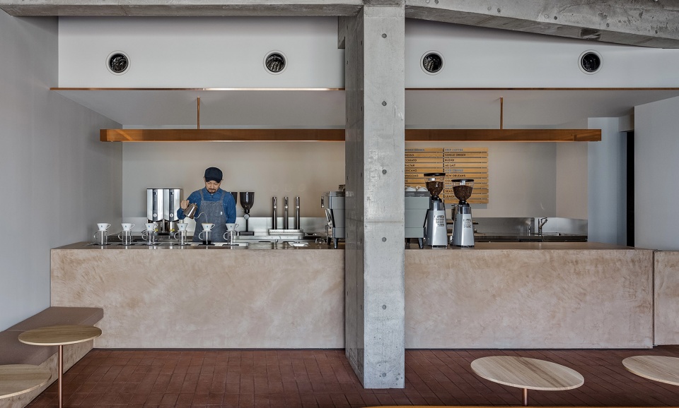blue bottle coffee shiroiya cafe japan by keiji ashizawa design
