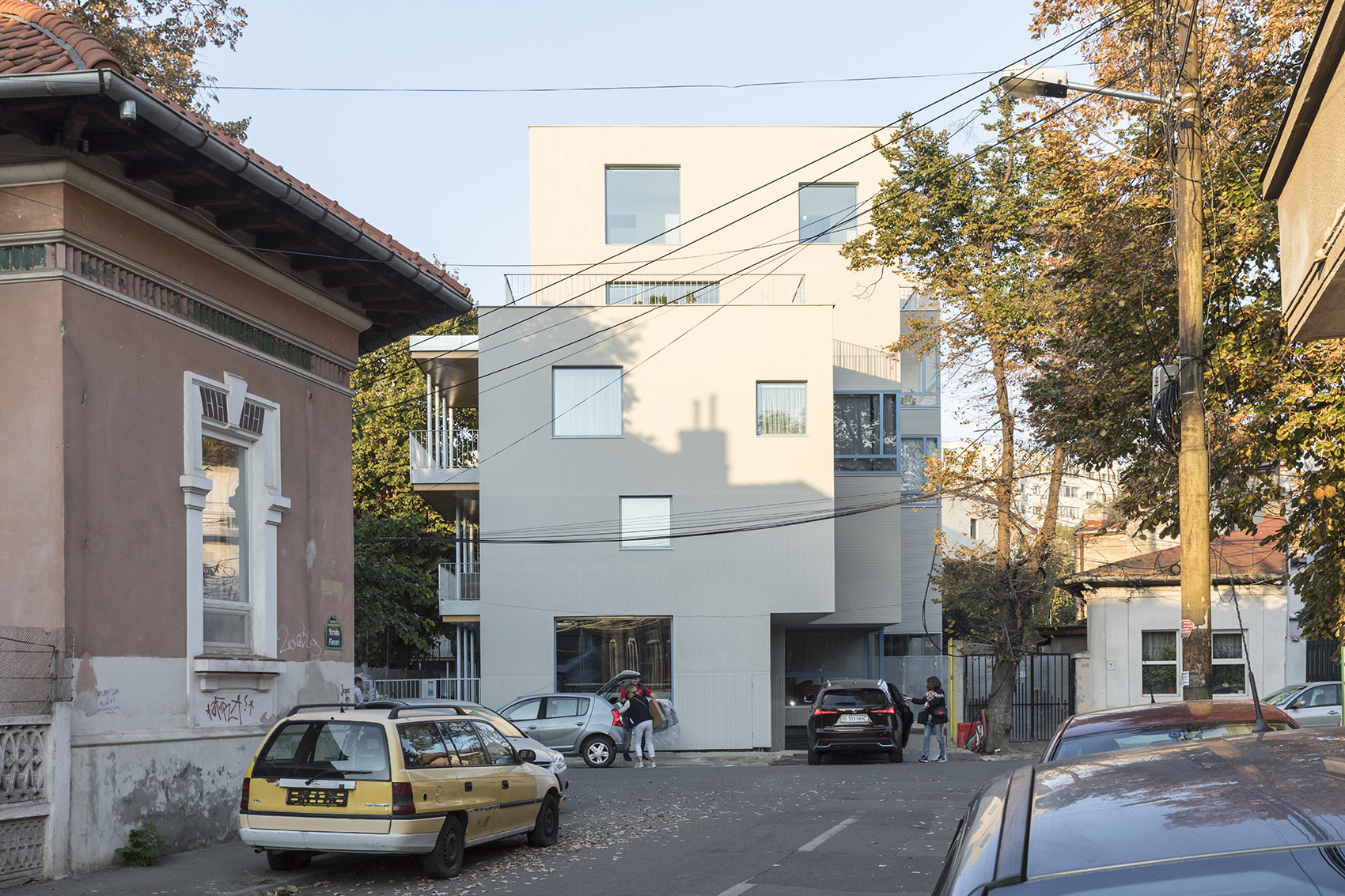 urban spaces 2 mumuleanu 14 apartment building romania by adnba