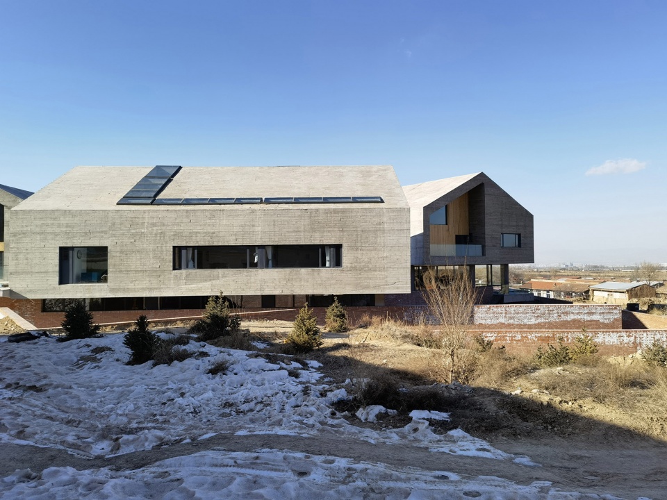 mountainside courtyard house china by iway architects and associates