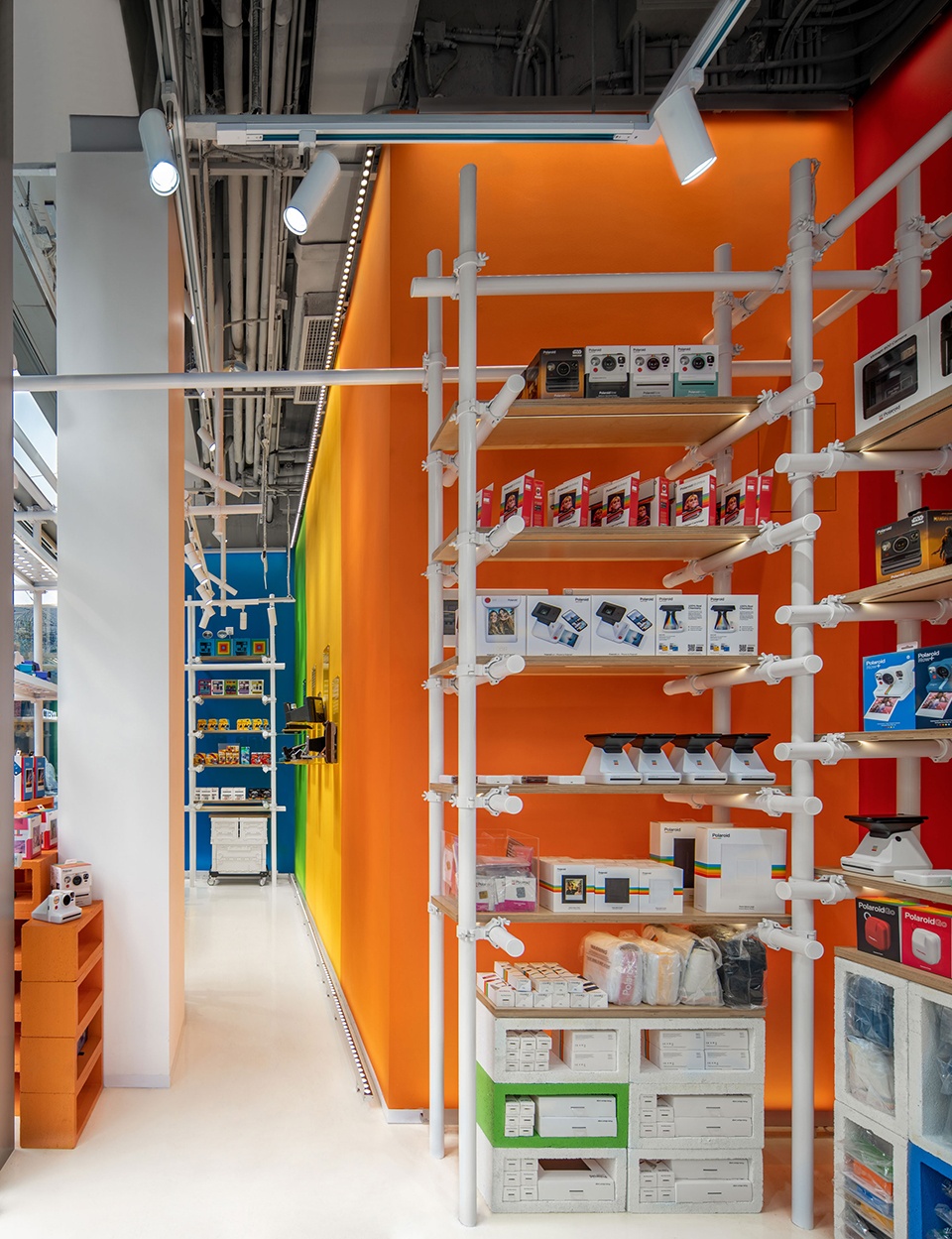 polariod pop up store china by inkmason