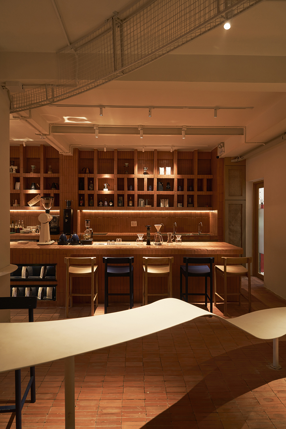 anh coffee roastery by red5studio 1