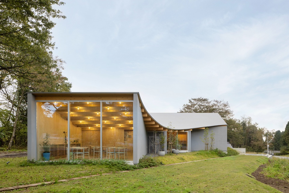 reception on the ridge by takashige yamashita office